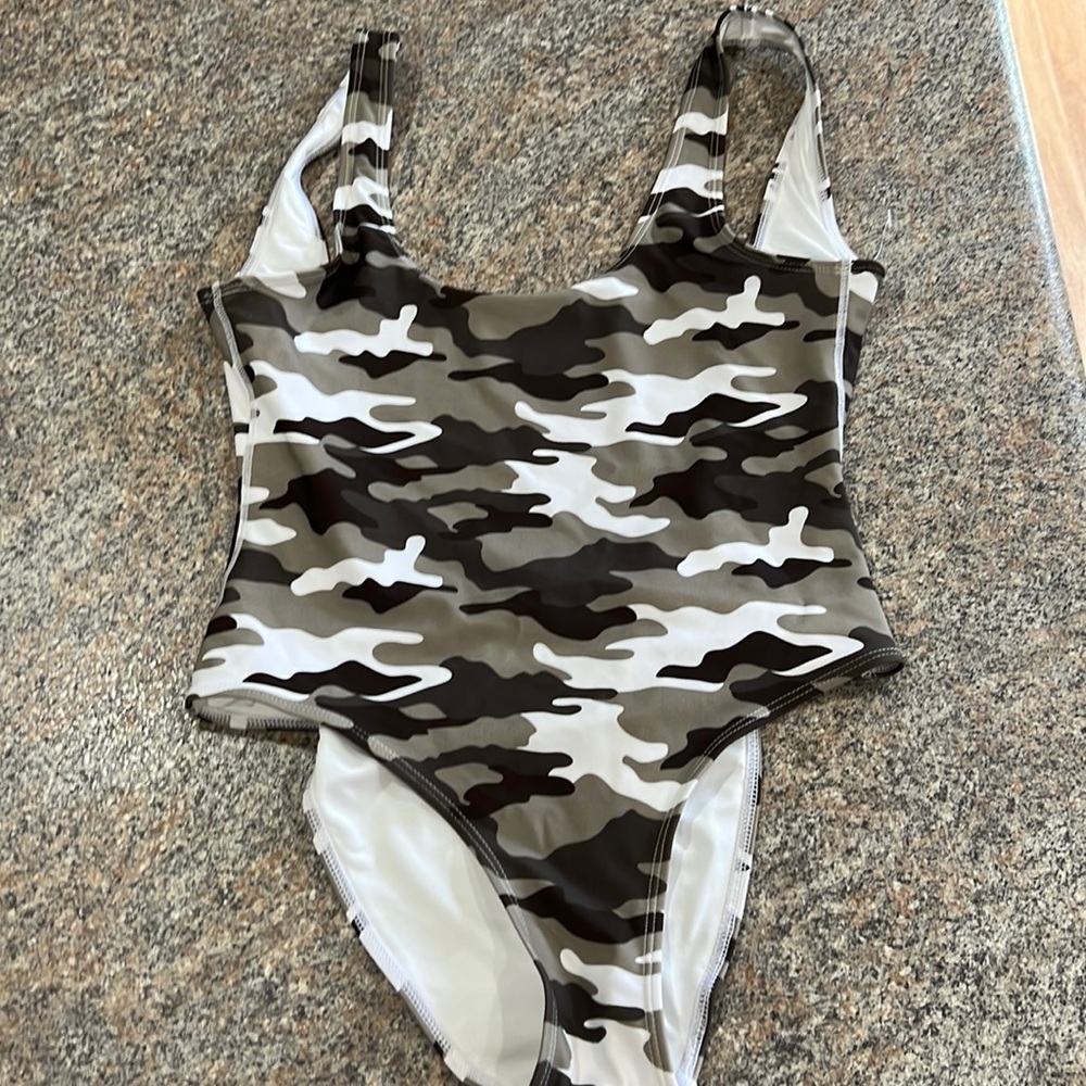 Kendall and Kylie swimsuit size small